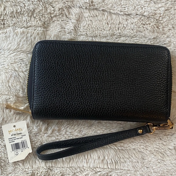 Michael Kors Black Pebbled Wallet/Phone Case - Picture 2 of 5
